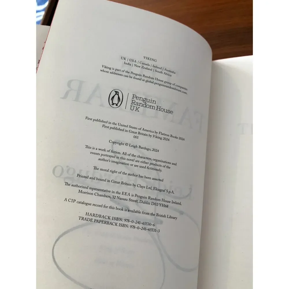 *RARE SIGNED* Leigh Bardugo The Familiar Waterstones UK Edition